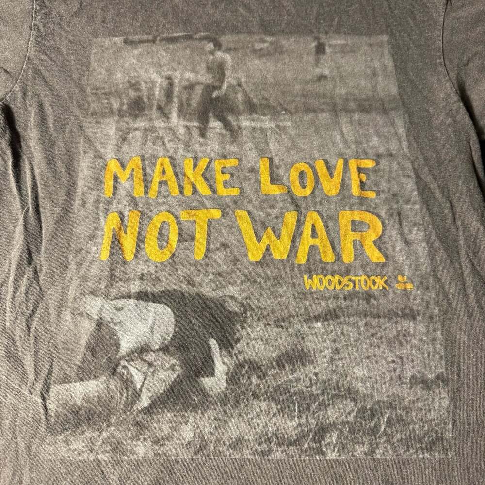 Woodstock Make Love Not War Graphic T-Shirt Gray S/M